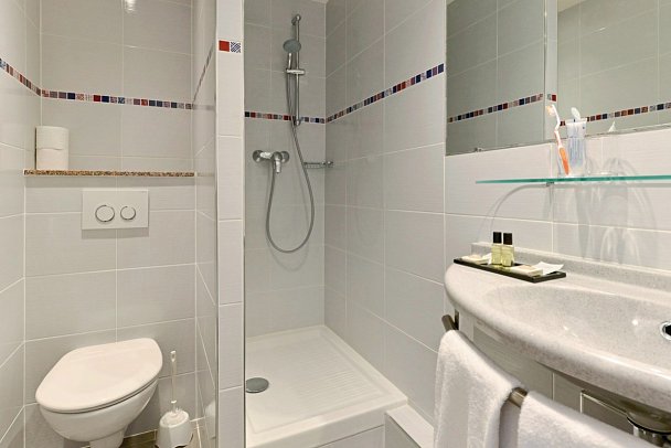 Hotel Résidence du Pré - Beispiel Bad Doppelzimmer (Zimmercodierung DB1)