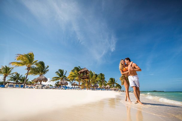 BlueBay Grand Esmeralda