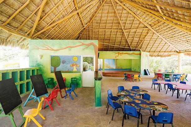 BlueBay Grand Esmeralda