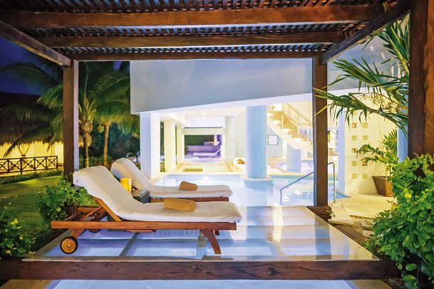 BlueBay Grand Esmeralda