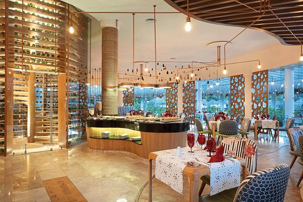 Grand Palladium Colonial Resort & Spa