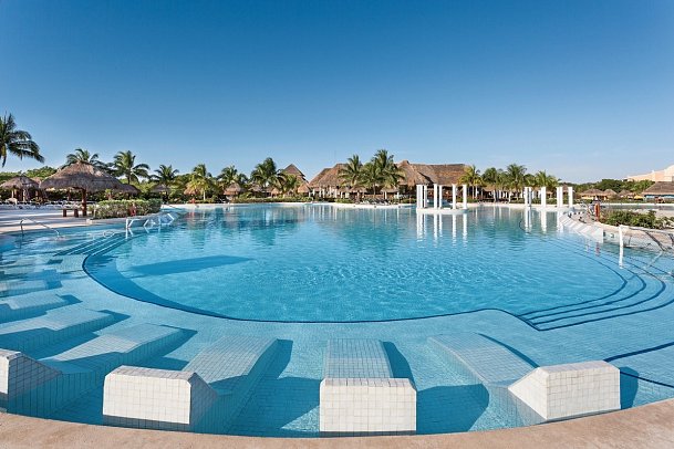 Grand Palladium Colonial Resort & Spa