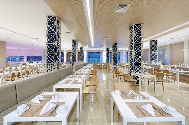 Grand Palladium Colonial Resort & Spa