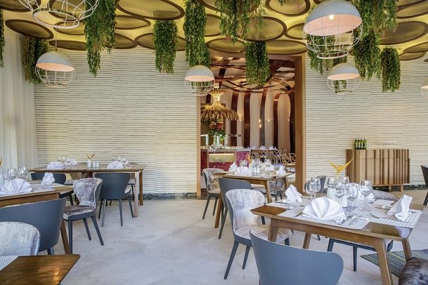 Grand Palladium Colonial Resort & Spa