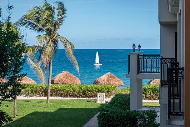 El Beso at Ocean Coral & Turquesa