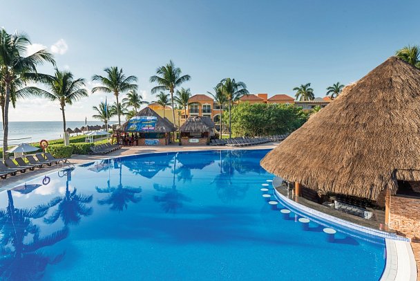 El Beso at Ocean Coral & Turquesa