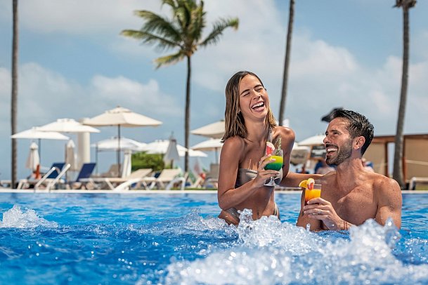 El Beso at Ocean Coral & Turquesa