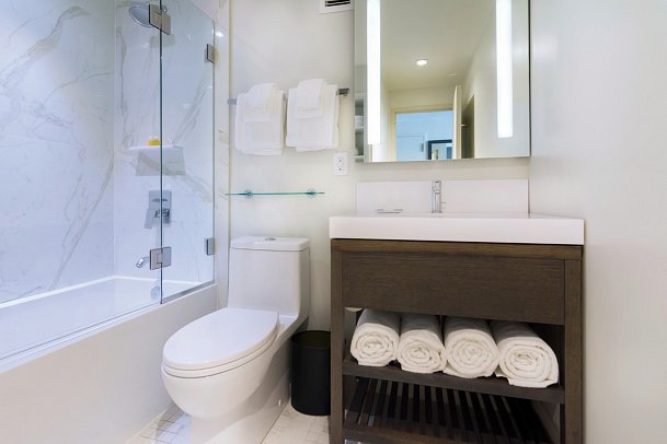 The Benson Portland, Curio Collection by Hilton