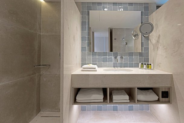 Mare Village Paphos - Beispiel Bad (Zimmercodierungen DB1, DBM, FBM, WBL, WBM & WBQ)