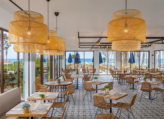 Leonardo Plaza Cypria Maris Beach Hotel & Spa