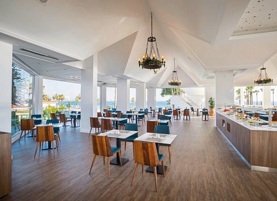 Leonardo Plaza Cypria Maris Beach Hotel & Spa