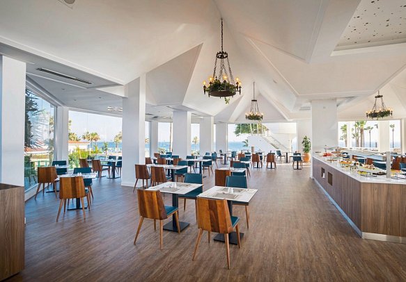 Leonardo Plaza Cypria Maris Beach Hotel & Spa
