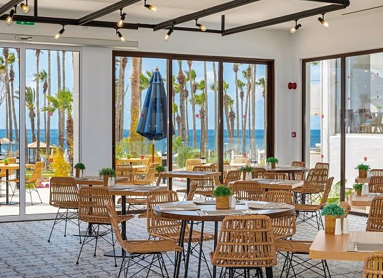 Leonardo Plaza Cypria Maris Beach Hotel & Spa