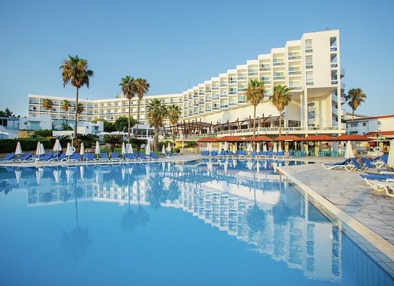 Leonardo Plaza Cypria Maris Beach Hotel & Spa