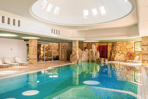 Coral Beach Hotel & Resort