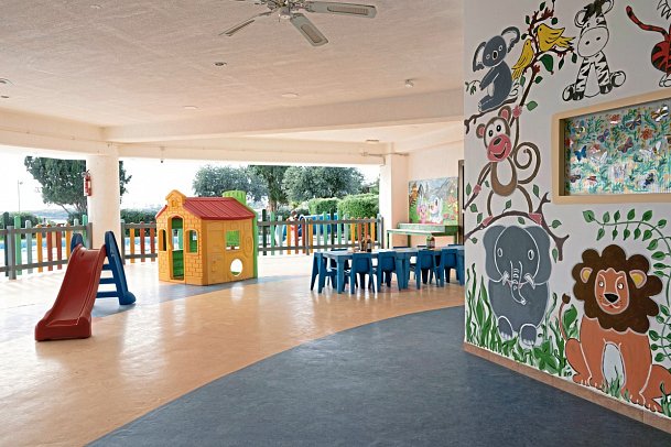 Coral Beach Hotel & Resort