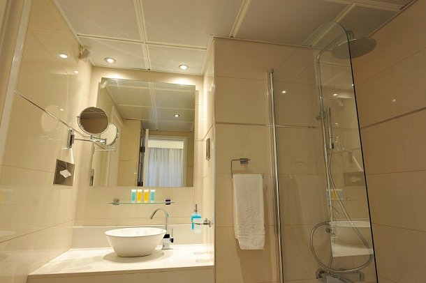 St. George Beach Hotel & Spa Resort - Beispiel Bad Suite (Zimmercodierung WTM)