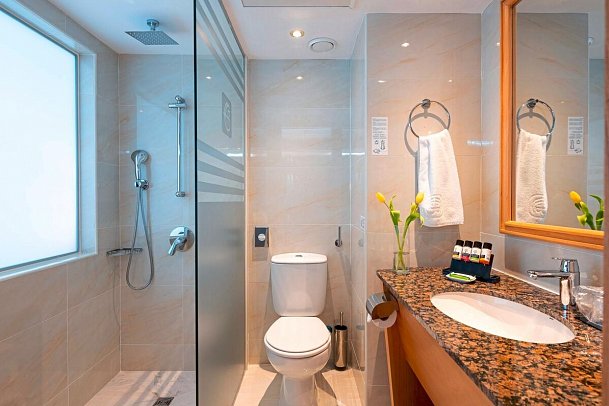 Constantinou Bros Athena Beach - Badbeispiel Doppelzimmer Superior (Zimmercodierungen DSL, DSM & DSQ)