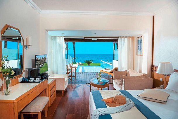 Constantinou Bros Athena Beach - Wohnbeispiel Juniorsuite Meerblick mit Privat-Pool (Zimmercodierung J1M)