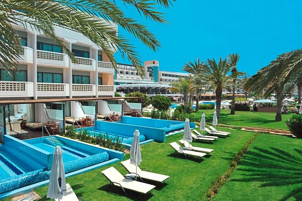 Constantinou Bros Athena Beach - Wohnbeispiel Juniorsuite Meerblick mit Privat-Pool (Zimmercodierung J1M)