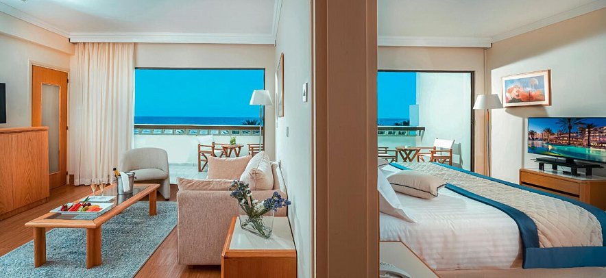 Constantinou Bros Athena Beach - Wohnbeispiel Suite Familie Meerblick (Zimmercodierung WIM)