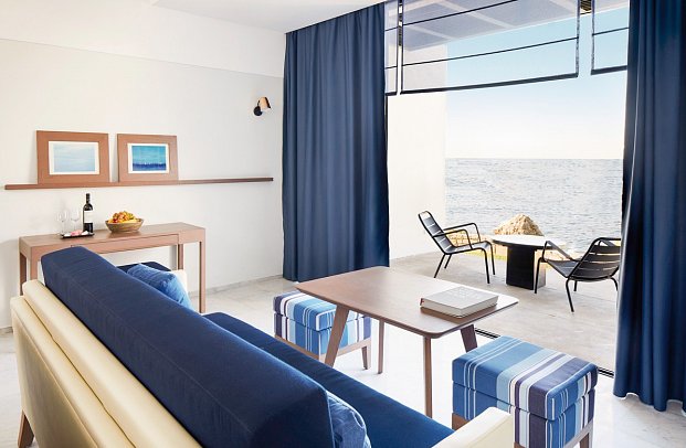 Almyra - Wohnbeispiel Juniorsuite Meeresfront Kyma Suite (Zimmercodierung JBO)