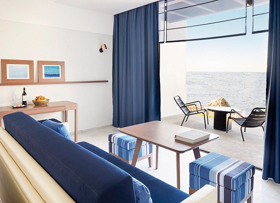 Almyra - Wohnbeispiel Juniorsuite Meeresfront Kyma Suite (Zimmercodierung JBO)