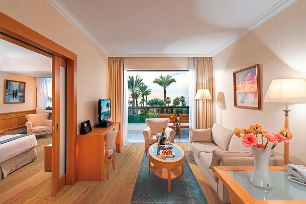 Constantinou Bros Asimina Suites - Wohnbeispiel Suite Superior Meerblick (Zimmercodierungen WSM & WBM)