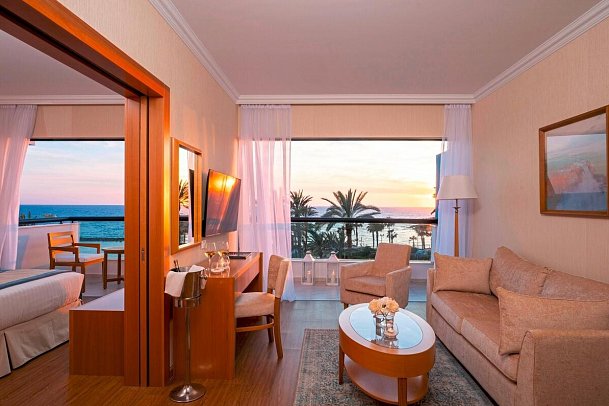 Constantinou Bros Asimina Suites - Wohnbeispiel Suite Deluxe Superior Meeresfront (Zimmercodierung WDO)