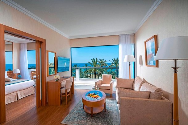 Constantinou Bros Asimina Suites - Wohnbeispiel Suite Deluxe Superior Meeresfront (Zimmercodierung WDO)