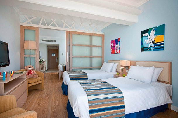 Olympic Lagoon Resort Paphos - Wohnbeispiel Juniorsuite Familie Meerblick (Zimmercodierung JI2)
