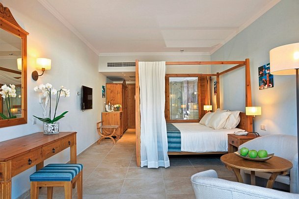 Olympic Lagoon Resort Paphos - Wohnbeispiel Fisherman´s Juniorsuite mit Terrasse (Zimmercodierung JBL)