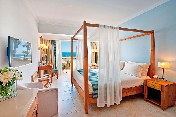 Olympic Lagoon Resort Paphos - Wohnbeispiel Juniorsuite Familie Meerblick (Zimmercodierung J2P)