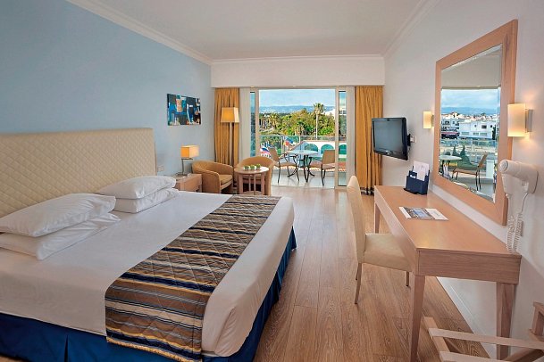 Olympic Lagoon Resort Paphos - Wohnbeispiel Doppelzimmer Deluxe Landblick (Zimmercodierung DDL)