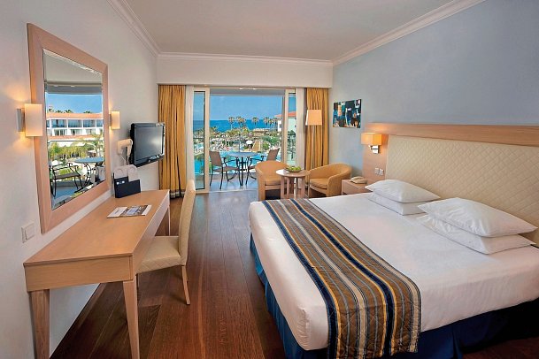 Olympic Lagoon Resort Paphos - Wohnbeispiel Doppelzimmer Deluxe Pool- und Meerblick (Zimmercodierung DDM)
