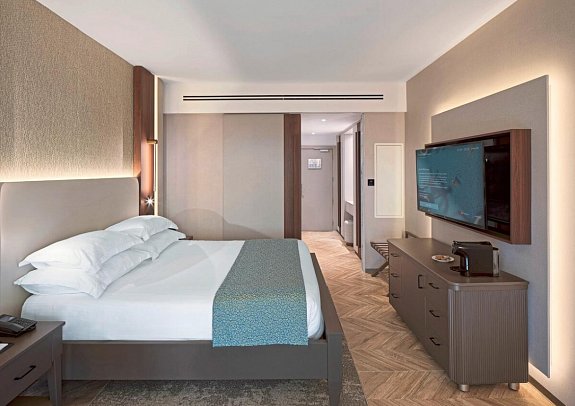 Olympic Lagoon Resort Paphos - Wohnbeispiel Doppelzimmer Superior seitl. Meerblick (Zimmercodierung DSN)