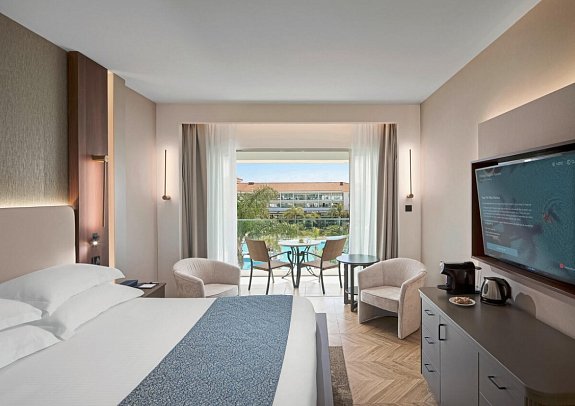 Olympic Lagoon Resort Paphos - Wohnbeispiel Doppelzimmer Superior Pool- und Meerblick (Zimmercodierung DSM)