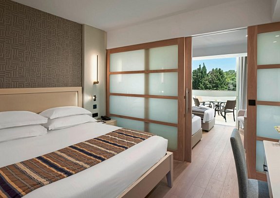 Olympic Lagoon Resort Paphos - Wohnbeispiel Juniorsuite Familie Landblick (Zimmercodierung JI1)
