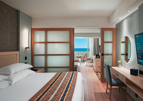 Olympic Lagoon Resort Paphos - Wohnbeispiel Juniorsuite Familie Meerblick (Zimmercodierung JI2)