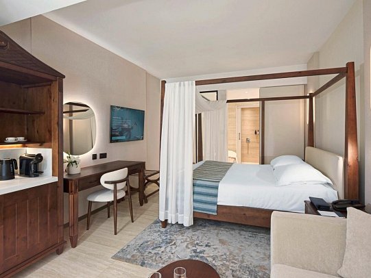 Olympic Lagoon Resort Paphos - Wohnbeispiel Fisherman´s Juniorsuite Poolblick mit Privatpool (Zimmercodierung J1P)
