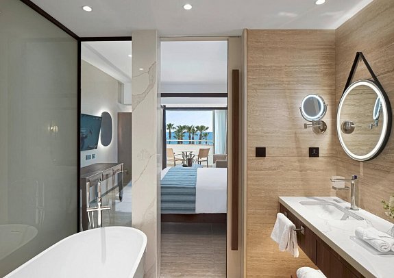 Olympic Lagoon Resort Paphos - Wohnbeispiel Fisherman´s Juniorsuite Poolblick (Zimmercodierung J2P)