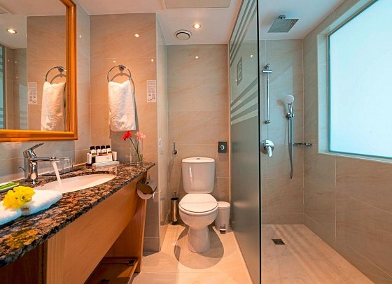 Constantinou Bros Athena Royal Beach - Badbeispiel Classic-Doppelzimmer (Zimmercodierungen DBL, DBN, DBM, DSL & DSM)