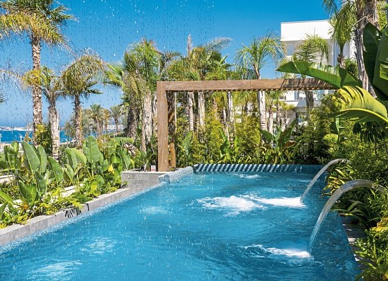 Amavi MadeForTwo Hotels