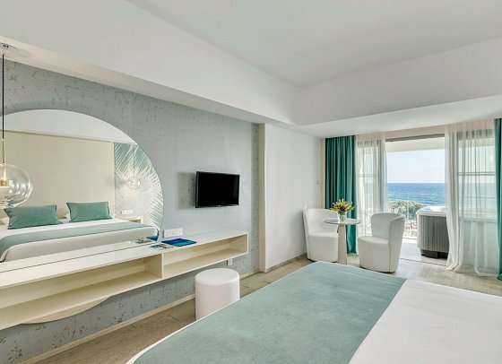 The Ivi Mare - Designed for adults by Louis Hotels - Wohnbeispiel Doppelzimmer Deluxe Meerblick (Zimmercodierung DDM)