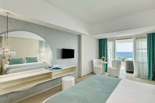 The Ivi Mare - Designed for adults by Louis Hotels - Wohnbeispiel Doppelzimmer Deluxe Meerblick (Zimmercodierung DDM)