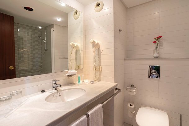 Hipotels Dunas Cala Millor - Beispiel Bad (Zimmercodierungen A1N, OBN, A2N & AE1)