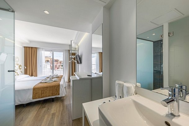 Welikehotel Triton Beach - Wohnbeispiel Doppelzimmer Superior mit Balkon (Zimmercodierung DS1)