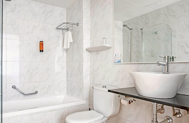 Bahía de Alcudia & Spa - Beispiel Bad (Zimmercodierung EB1)