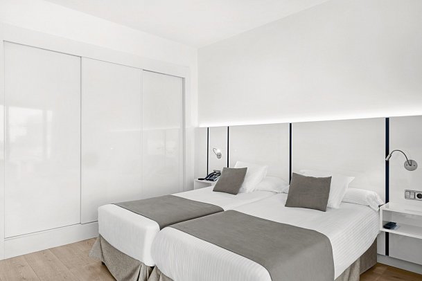 THB El Cid - Doppelzimmer Superior seitlicher Meerblick (Zimmercodierung DSN)