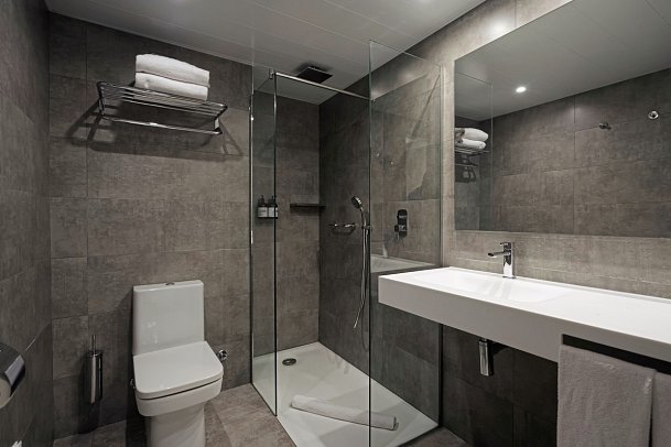 THB El Cid - Beispiel Bad Doppelzimmer Superior Meerblick (Zimmercodierung DSM)